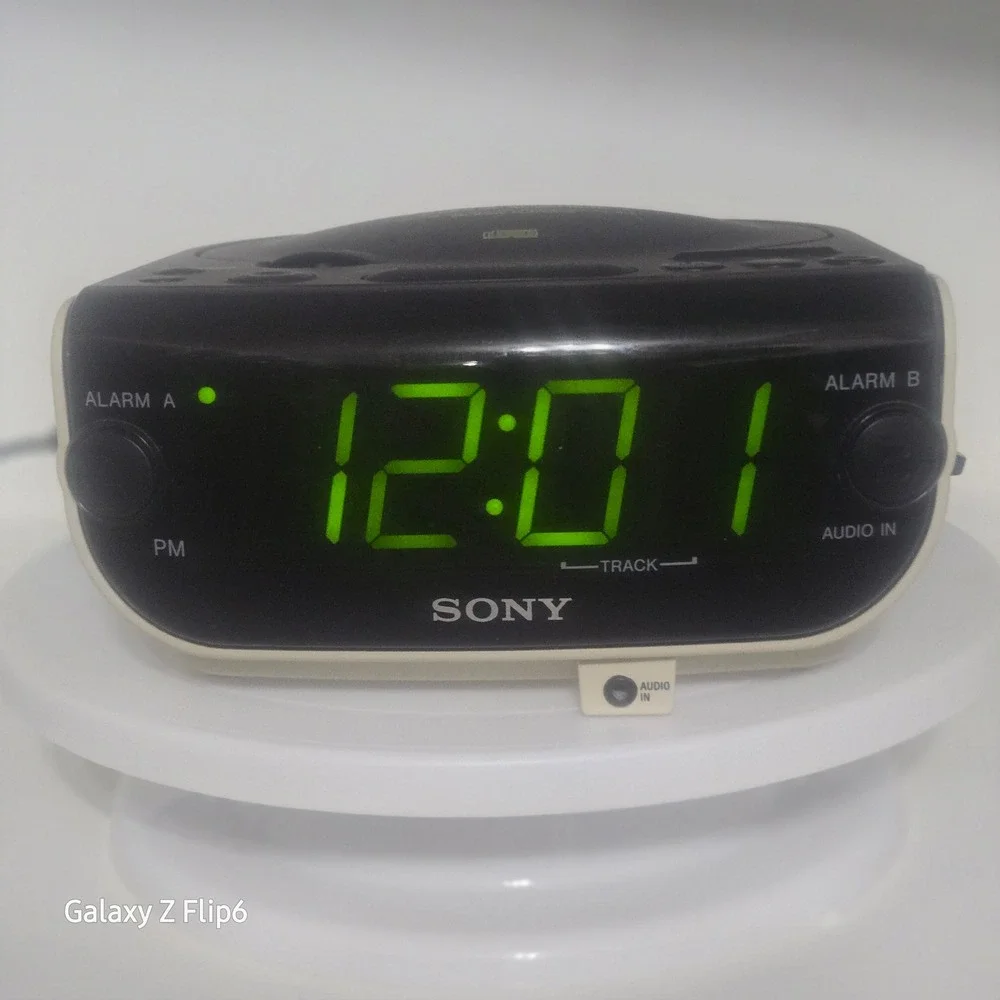 Sony Dream Machine ICF-CD815 FM AM CD Clock Radio Dual Alarm Green LED Blk Cream